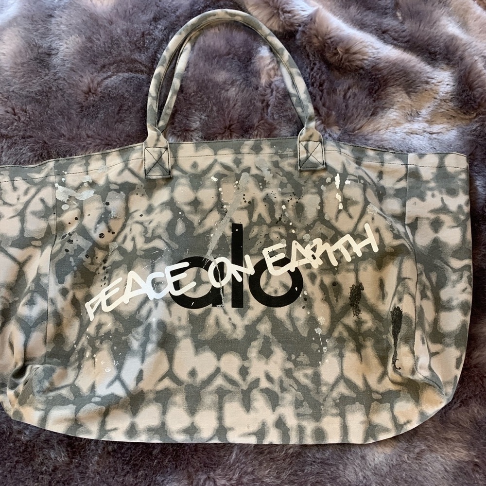 Exclusive Big ALO yoga bag brand new